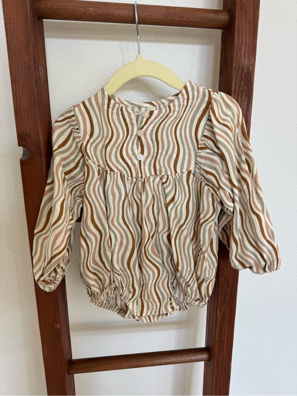 Rylee and Cru Wavy Stripe Long-Sleeve Bubble Romper in Beige & Brown